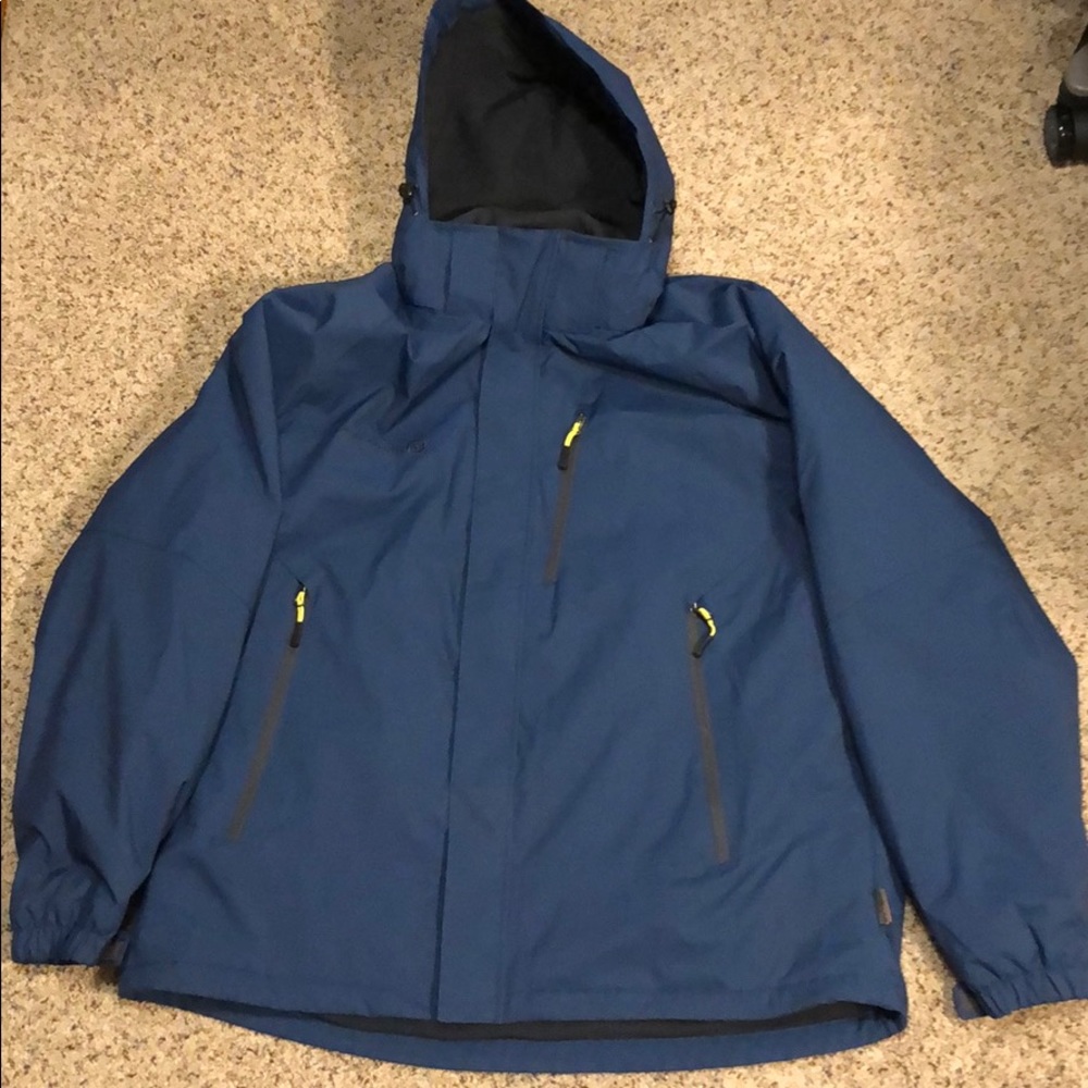 Free country mid weight hooded winter coat.
